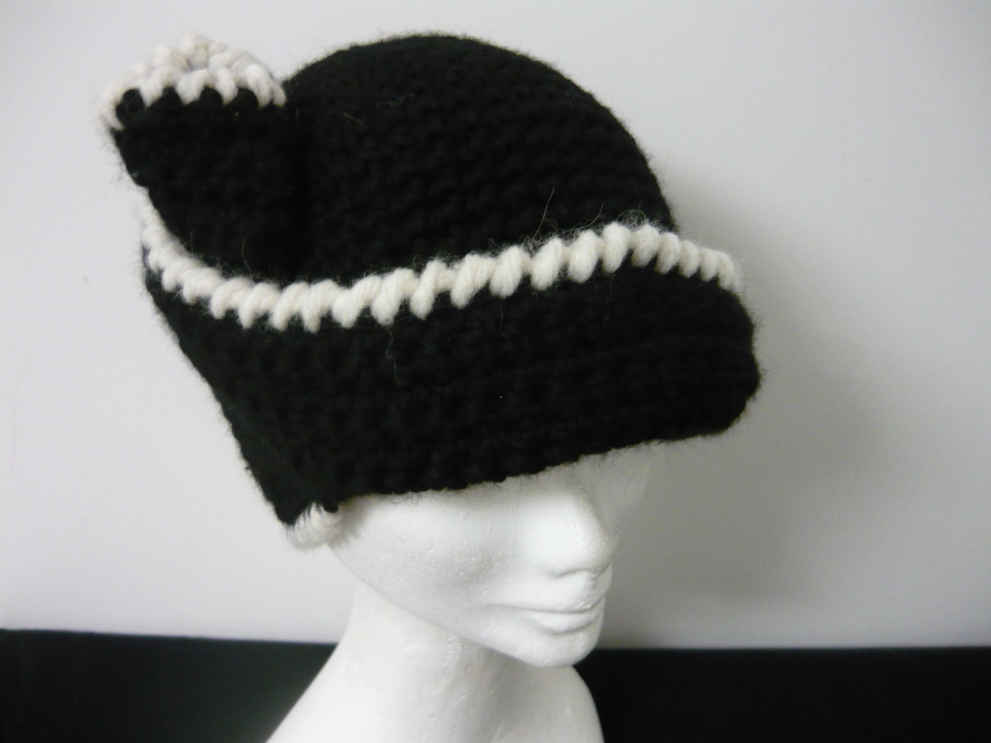 Cloche donna fatto a mano - lana merinos. - immagine 3
