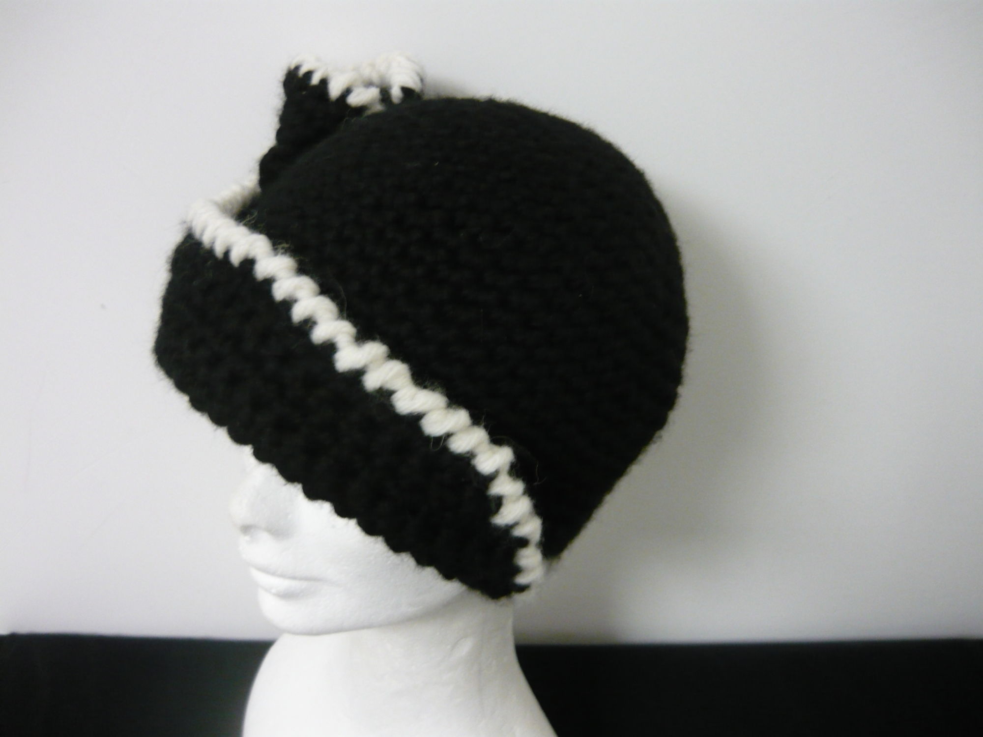 Cloche donna fatto a mano - lana merinos. - immagine 2