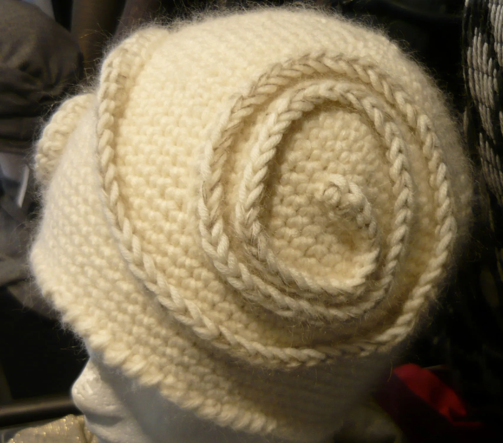 Cloche colore panna "lana e mohair"