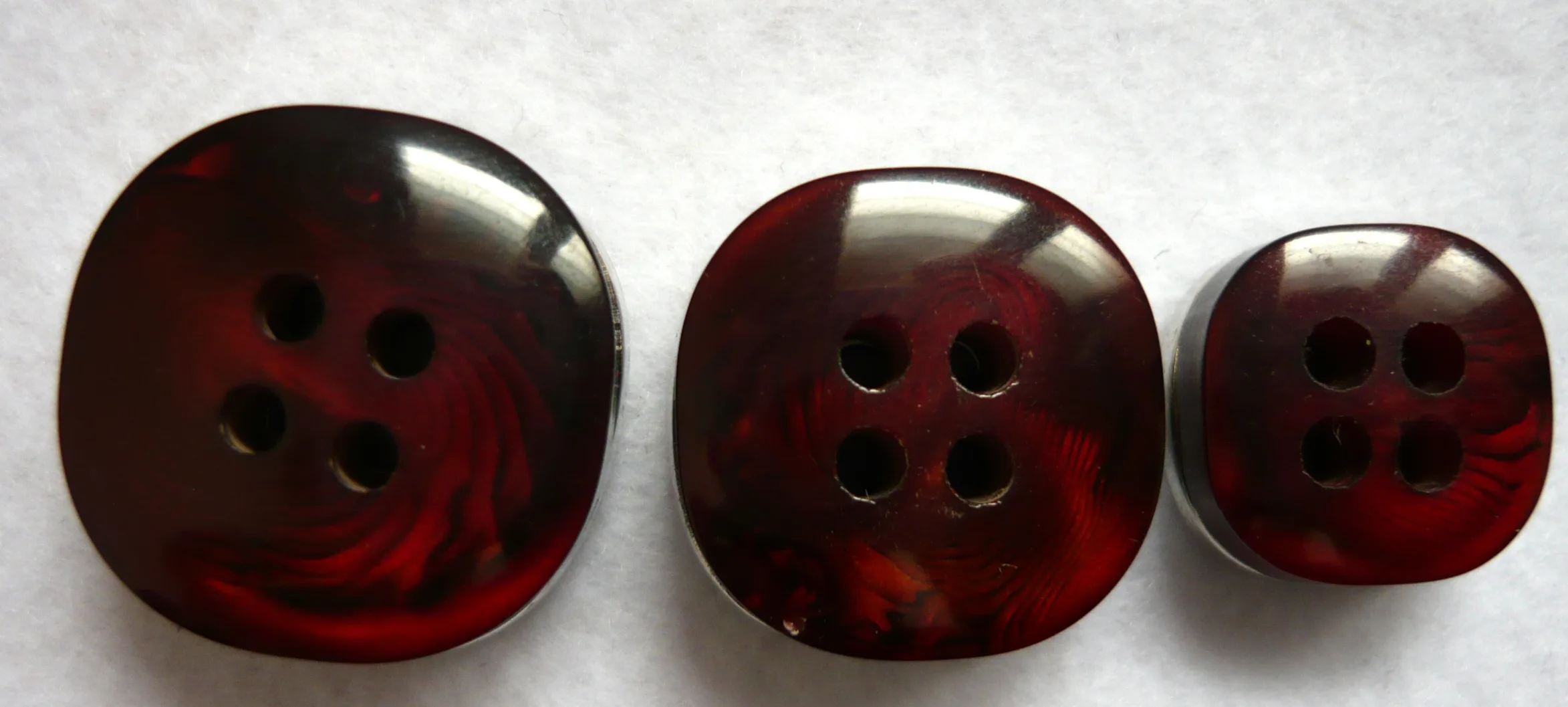 Bottone anni 60 in ABS e resina - immagine 3