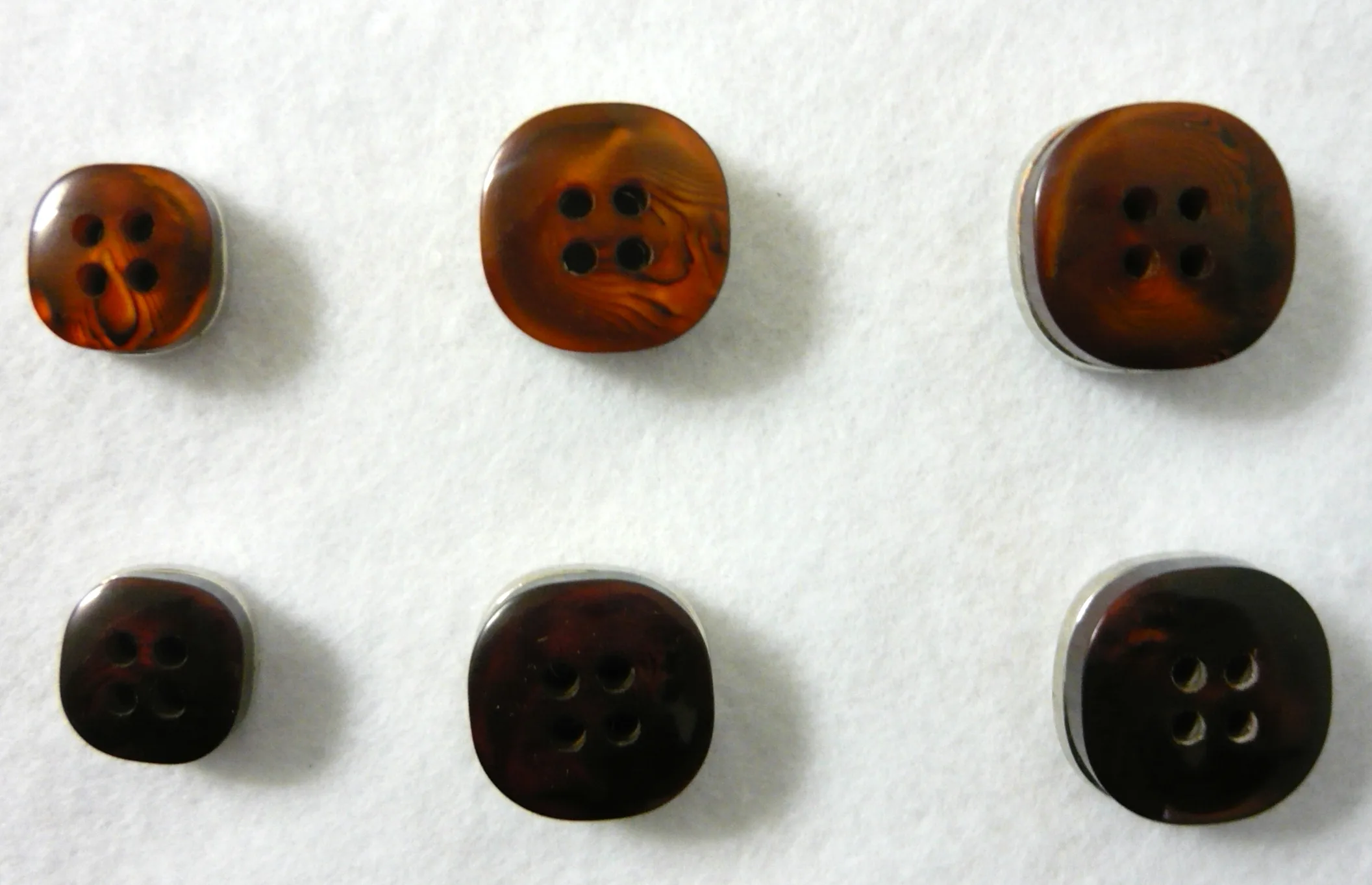 Bottone anni 60 in ABS e resina - immagine 5