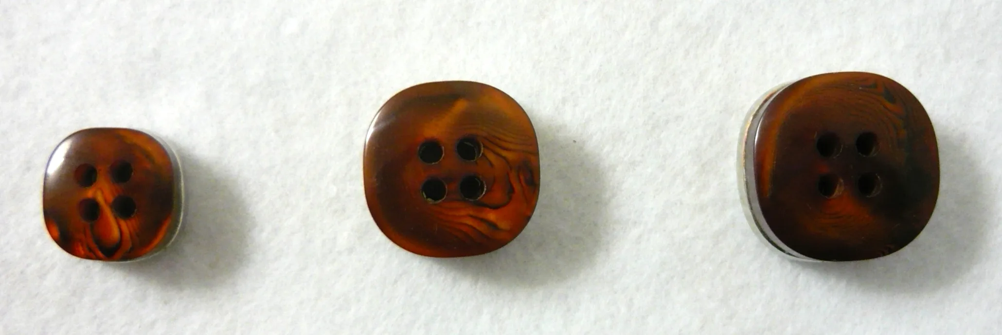 Bottone anni 60 in ABS e resina - immagine 6