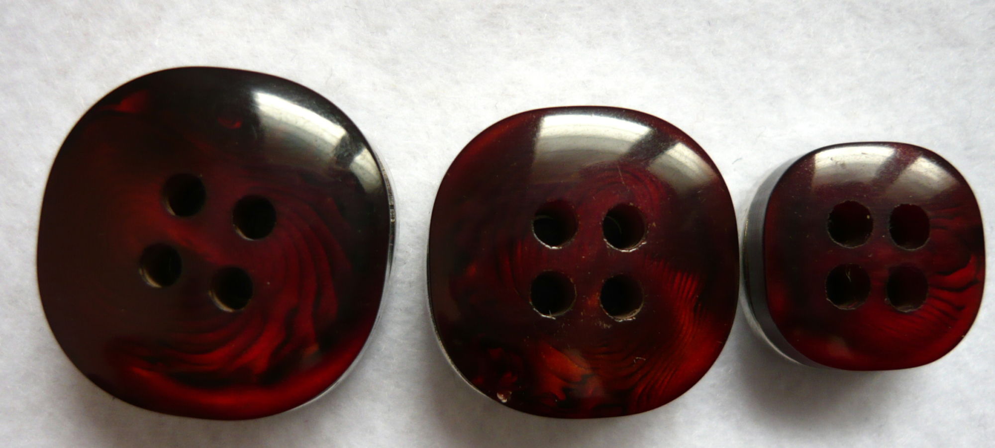 Bottone anni 60 in ABS e resina - immagine 3