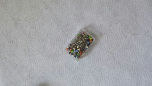 Spilli con testa in plastica colorata - immagine 3