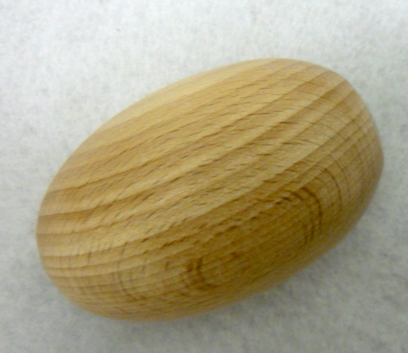 Uovo in legno per rammendo - immagine 2