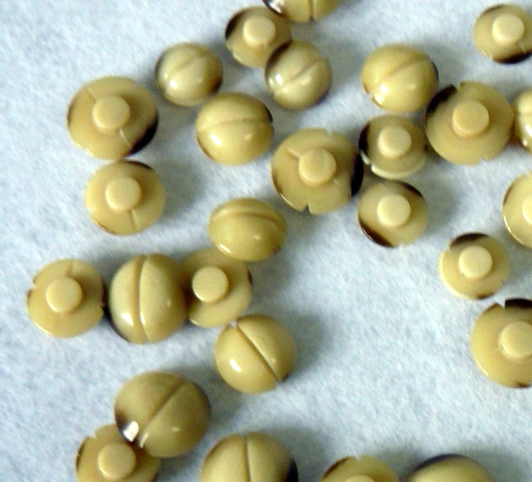 Bottone in resina anni 70 - immagine 3