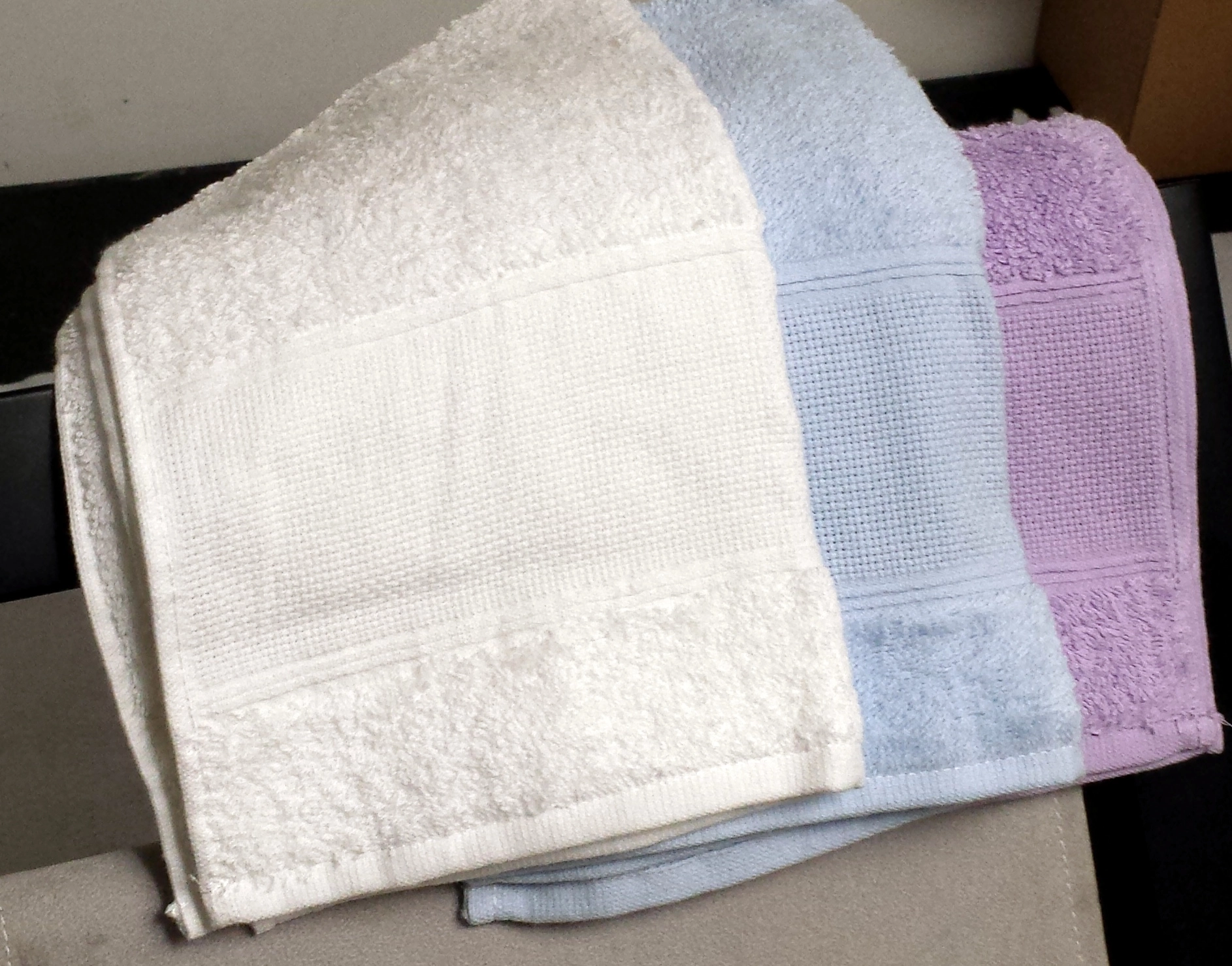 Asciugamano Ospite  cm 33 X 55 da ricamare