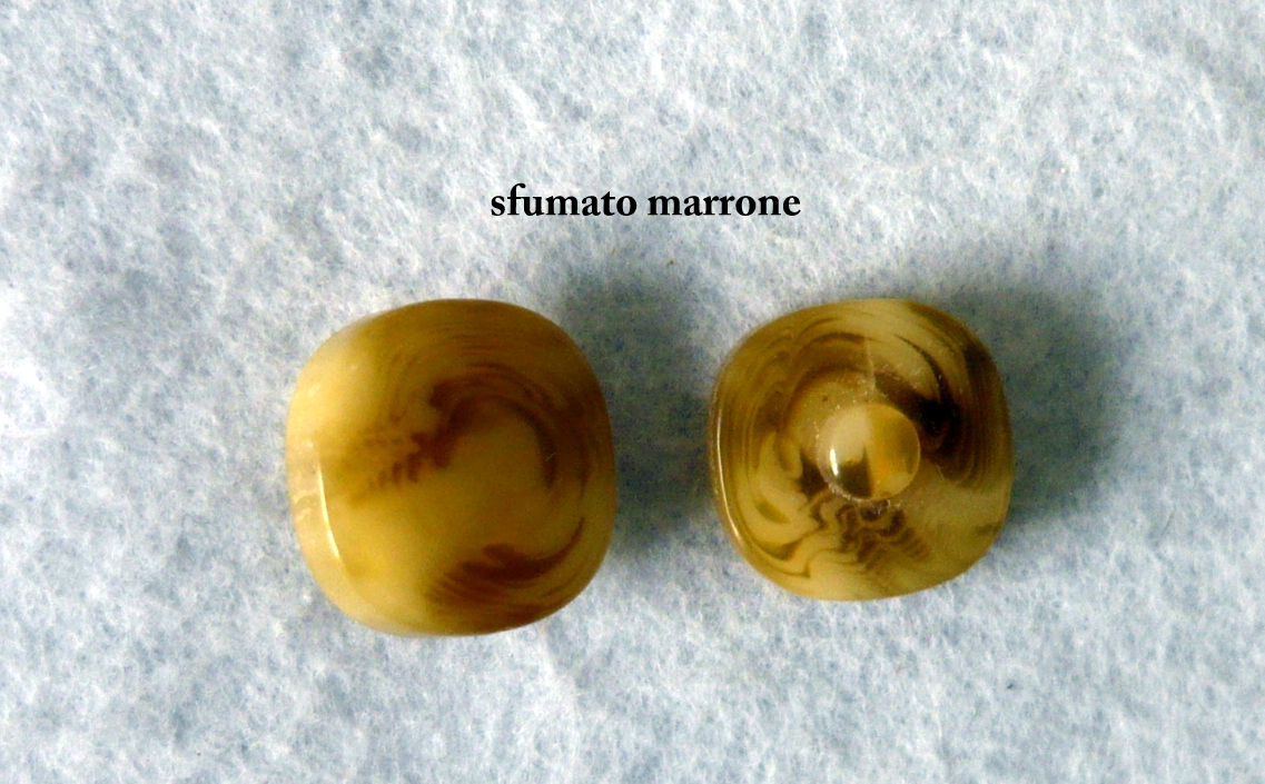 Bottone in resina anni 70 - immagine 3