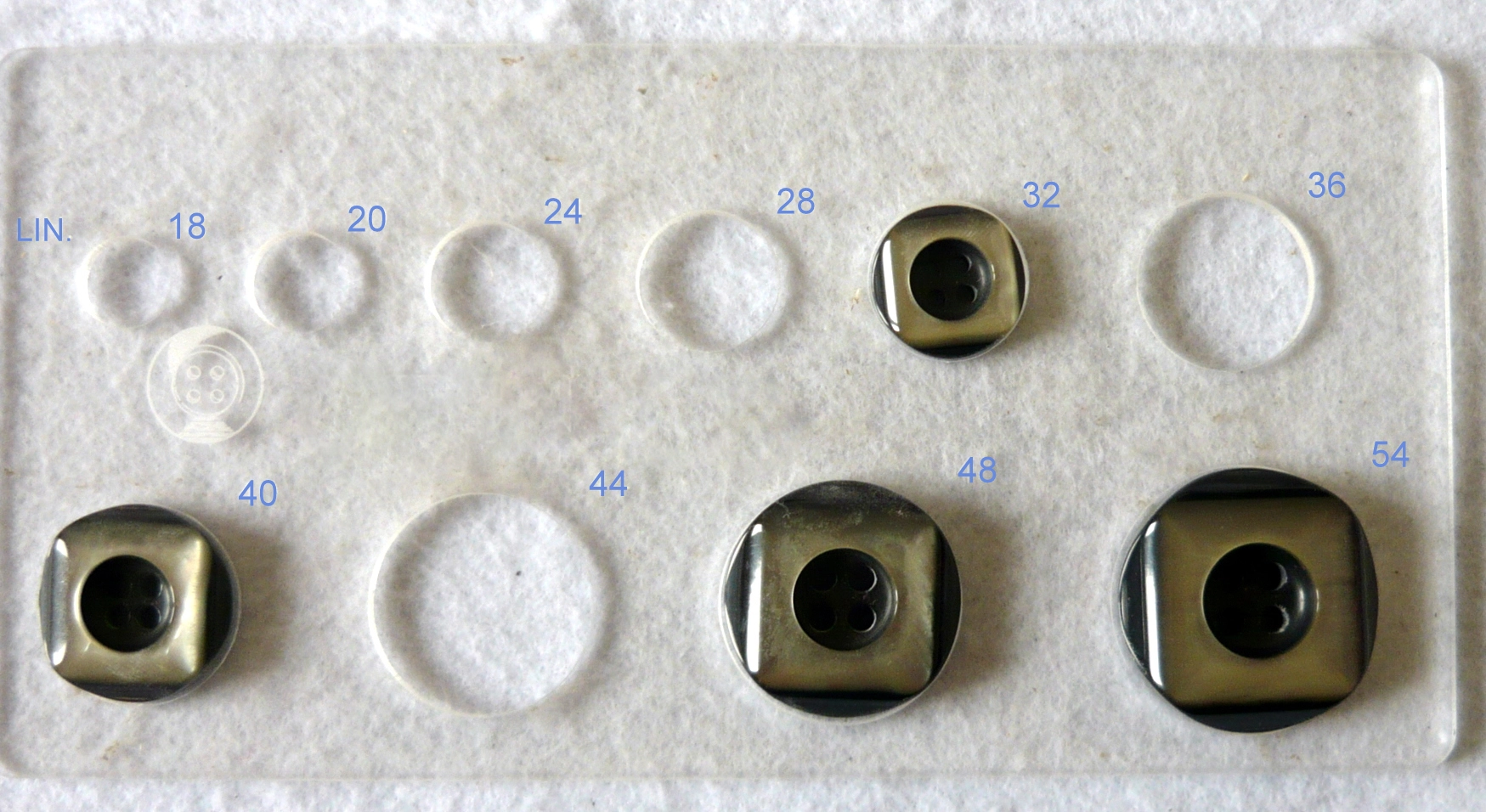 Bottone in resina grigio sfumato anni 70 - immagine 3