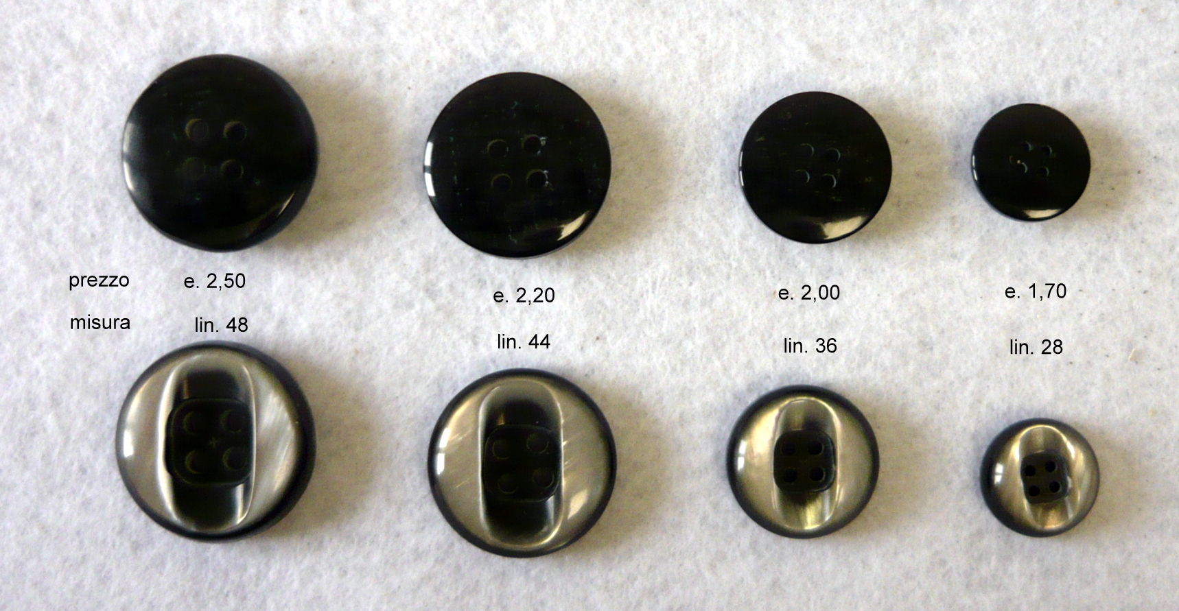 Bottone in resina anni 70 quattro fori - immagine 2
