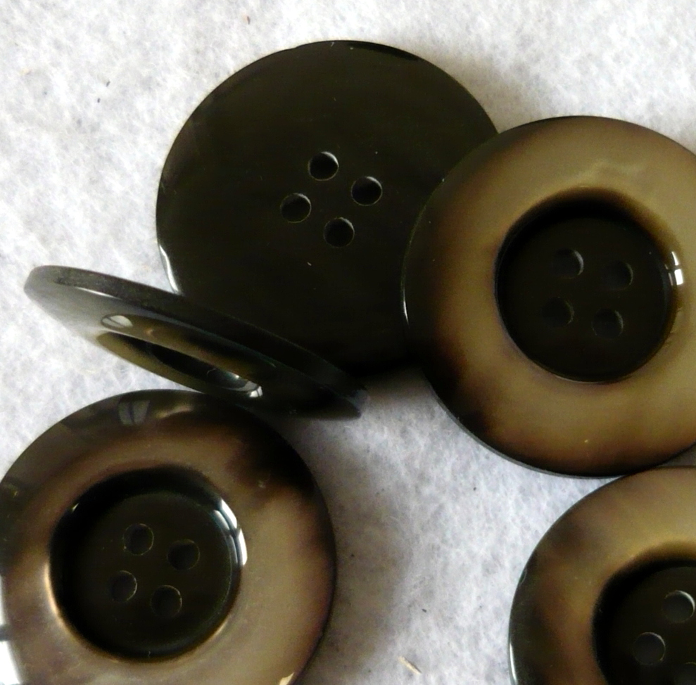 Bottone a quattro fori piatto anni 70 - immagine 3