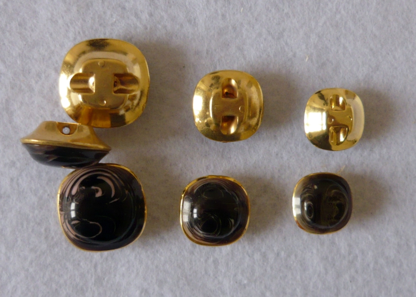 Bottone vintage degli anni 80  (art. v1040)