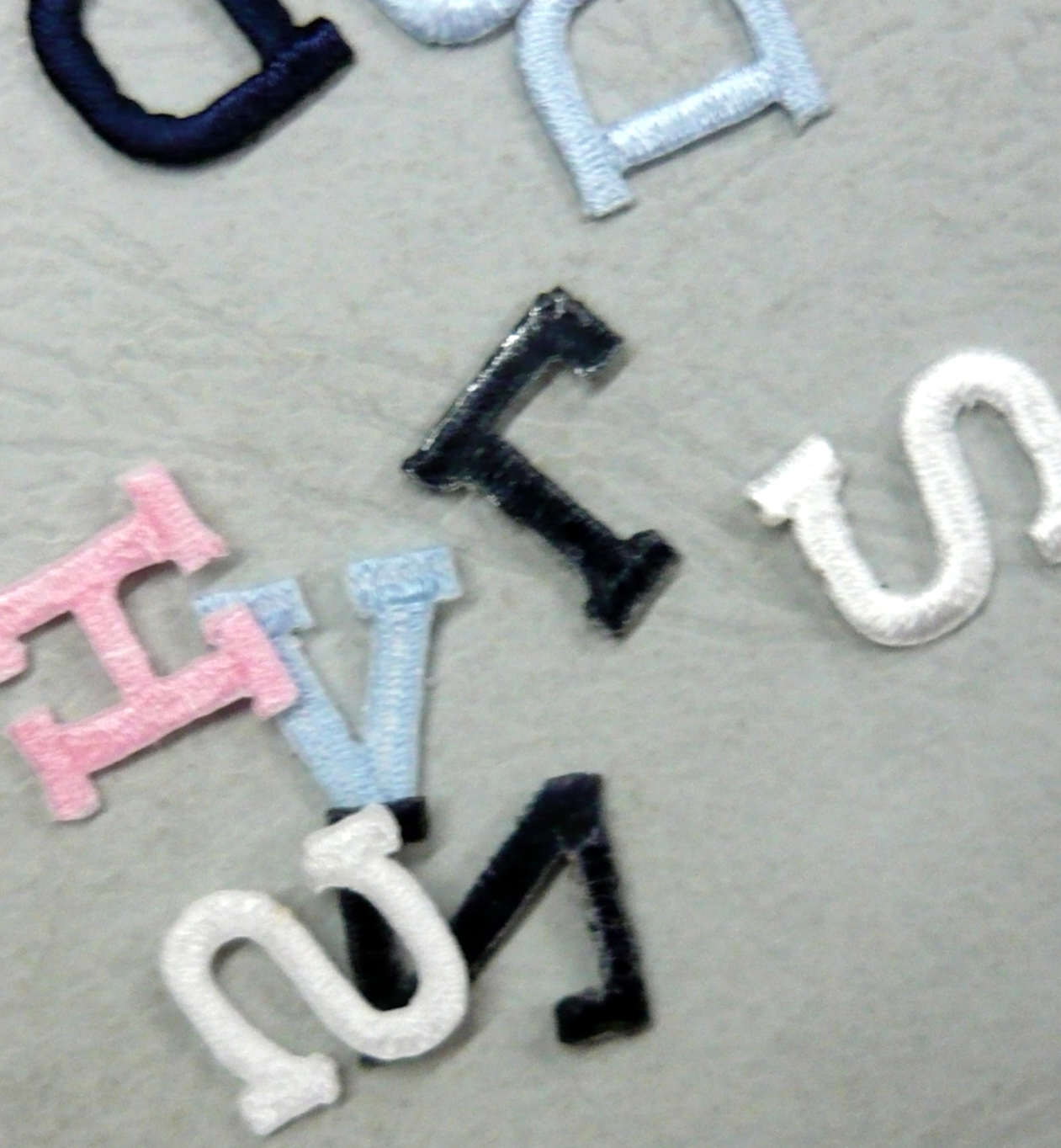 Letterine ricamate termoadesive - immagine 3