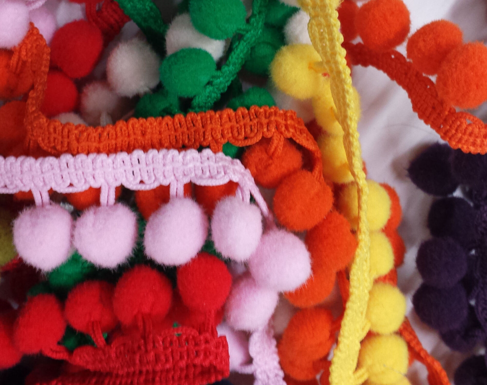 Passamaneria bordo con palline - immagine 2