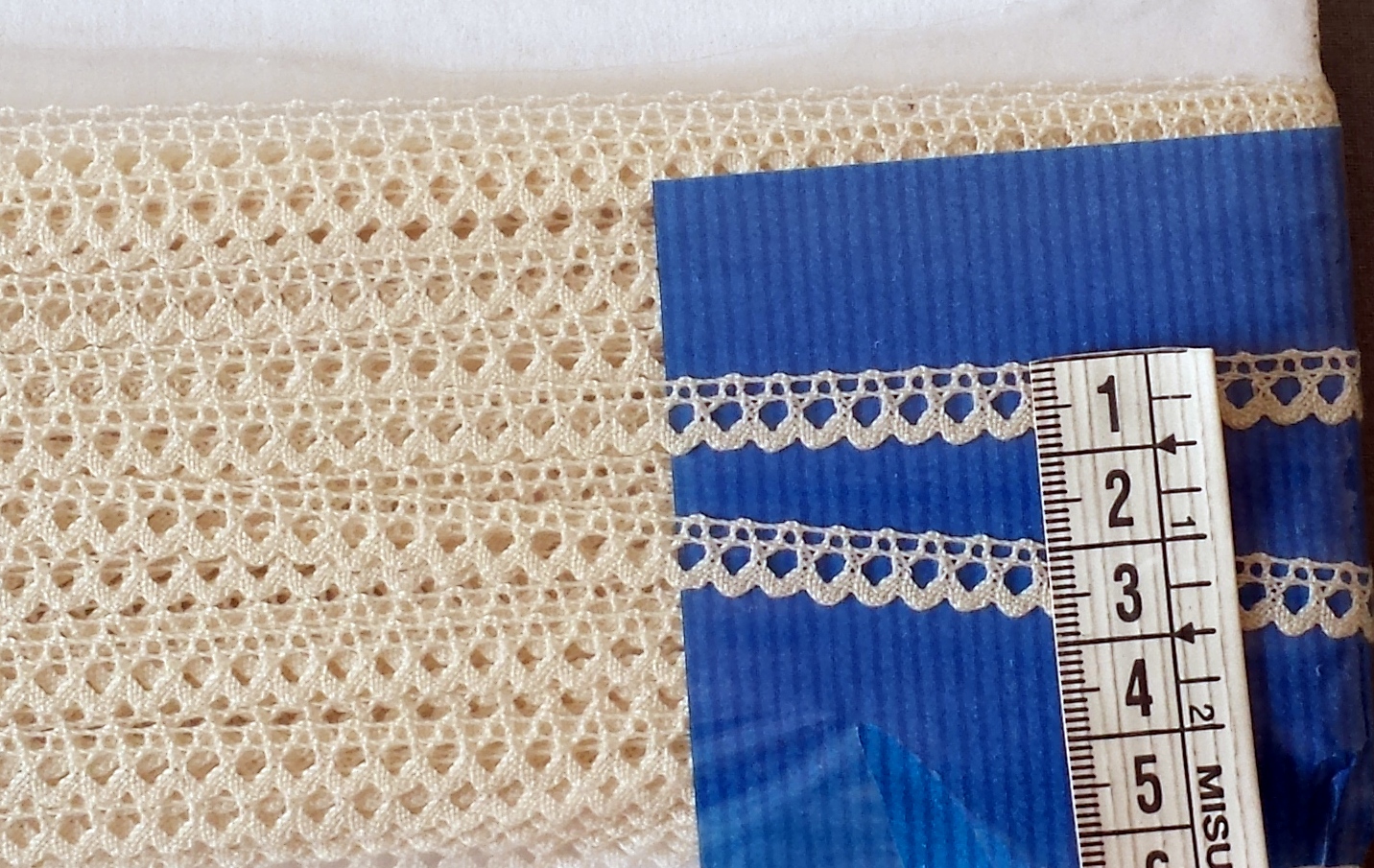 Pizzo  (merletto a tombolo) mm.8 - immagine 3
