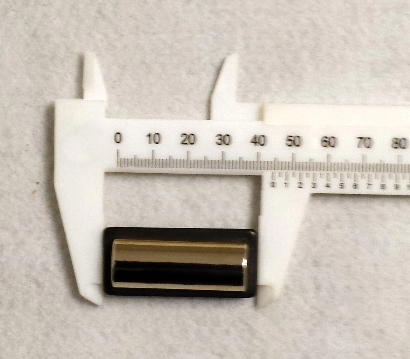 Bottone  rettangolare bombato ( metallo con base in resina) - immagine 5