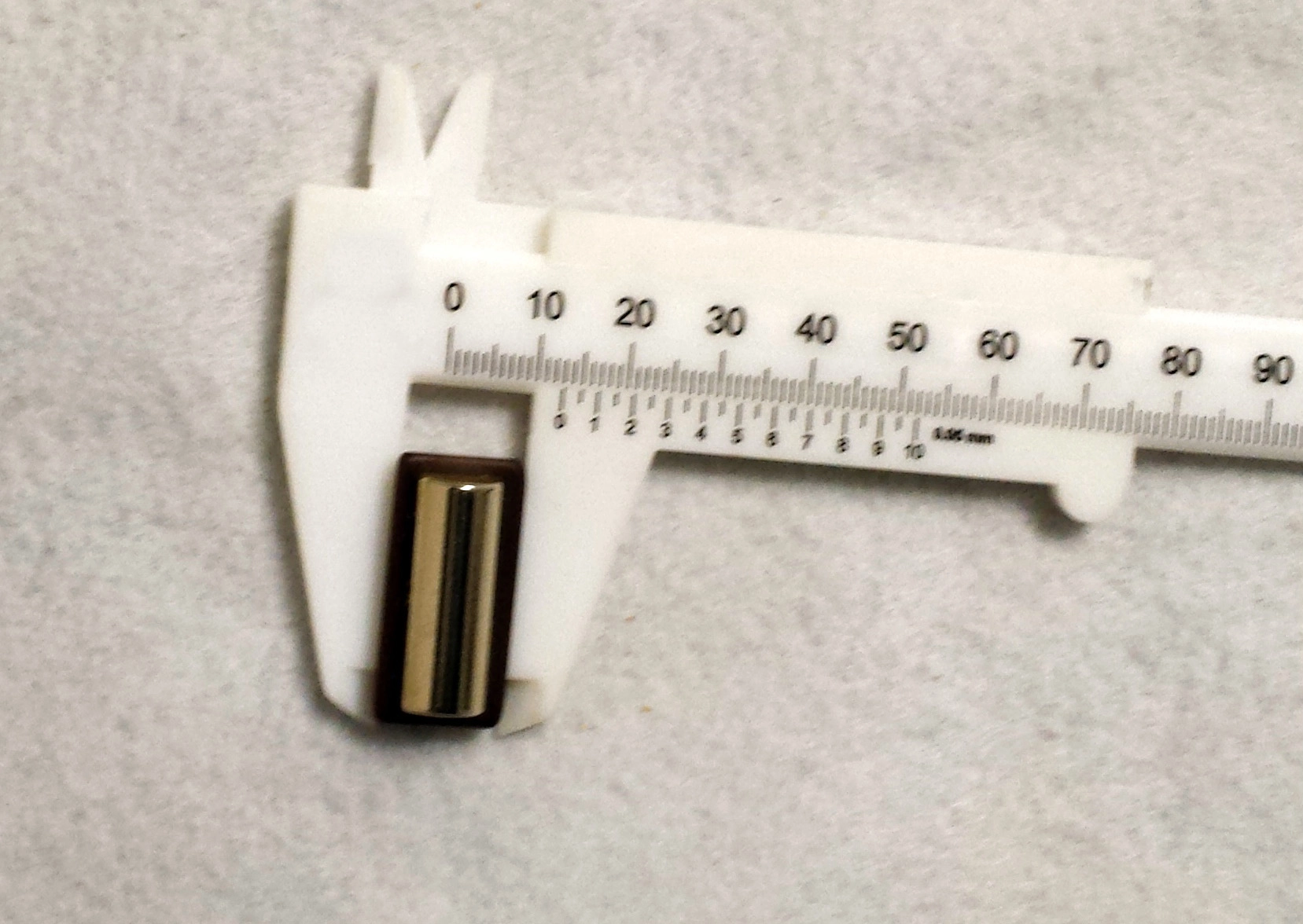 Bottone  rettangolare bombato ( metallo con base in resina) - immagine 8