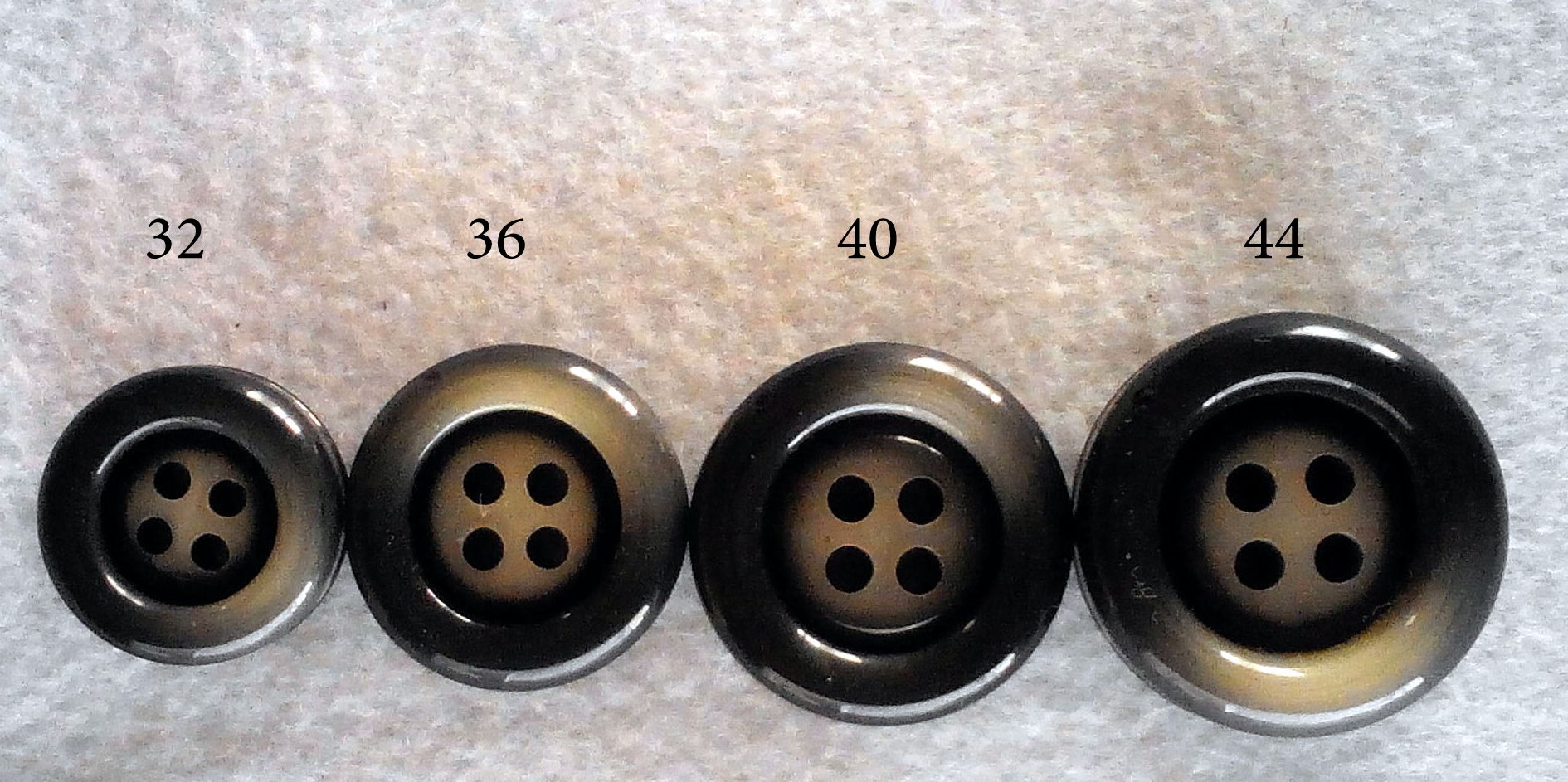 Bottone 4 fori "anni 80" - immagine 6