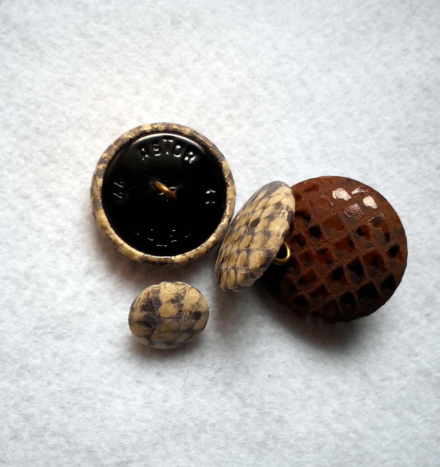 Bottone rivestito finta pelle