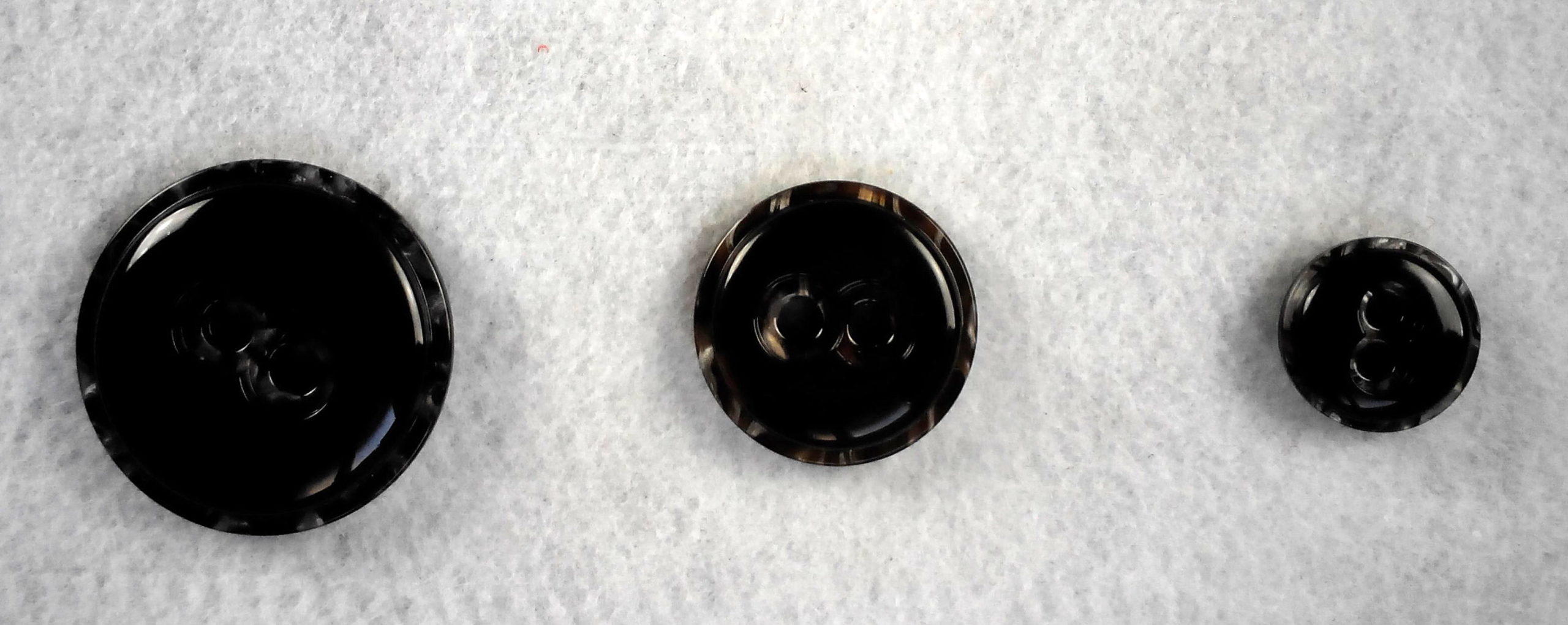 Bellissimo bottone in resina  a due componenti - immagine 3