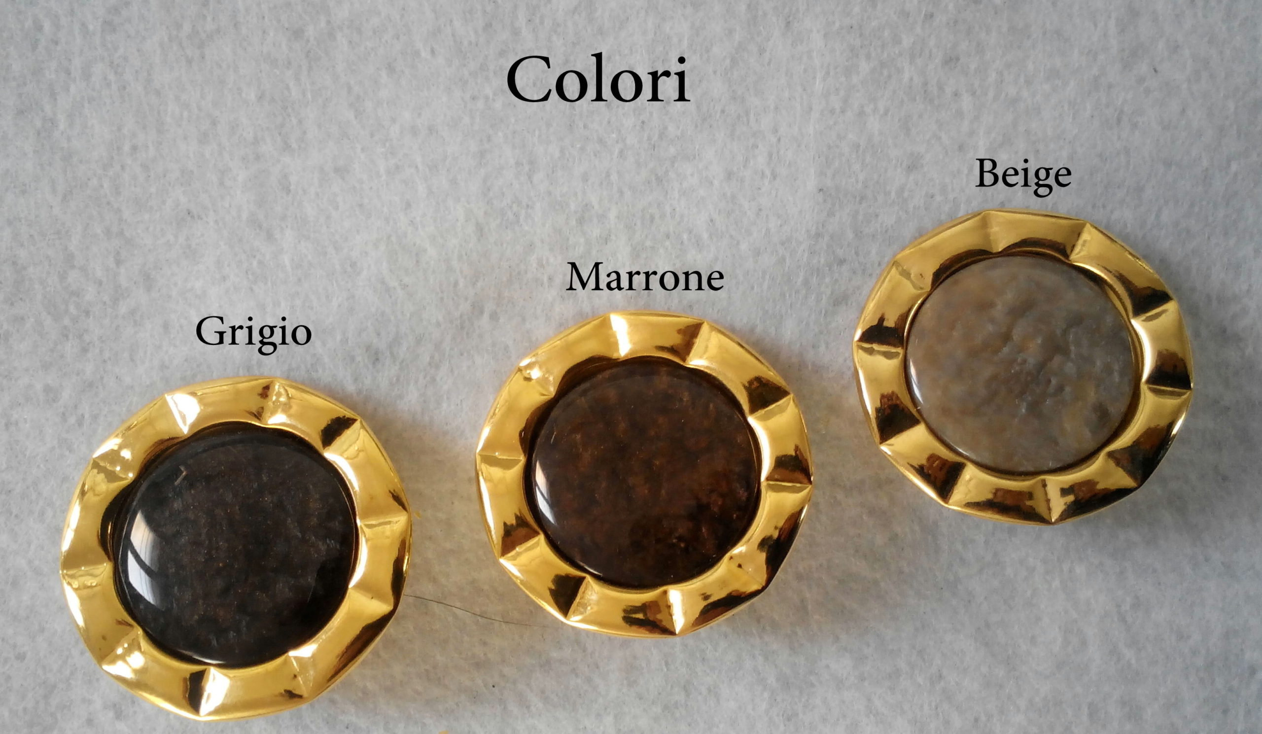 Bottone dorato in metallo - immagine 5