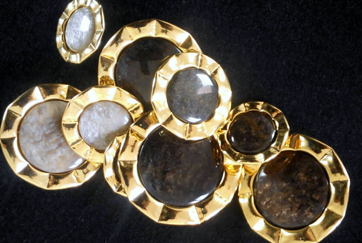 Bottone dorato in metallo