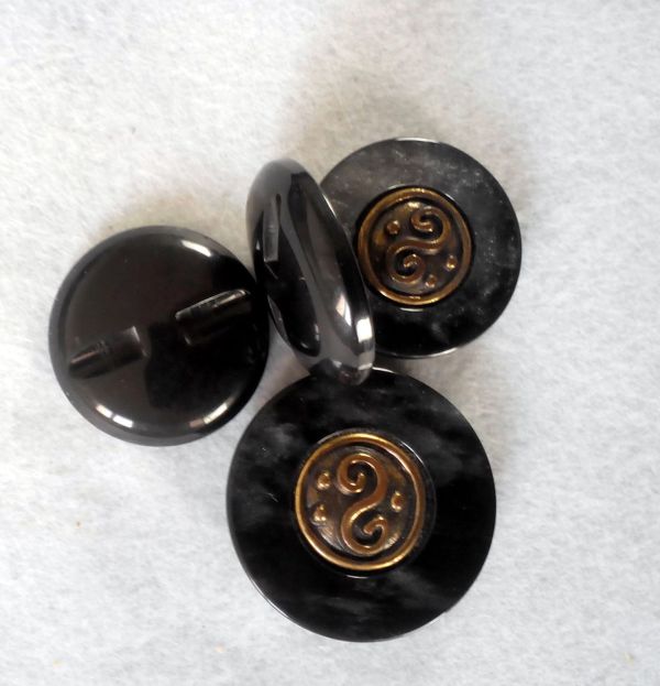 Bottone con ferro battuto