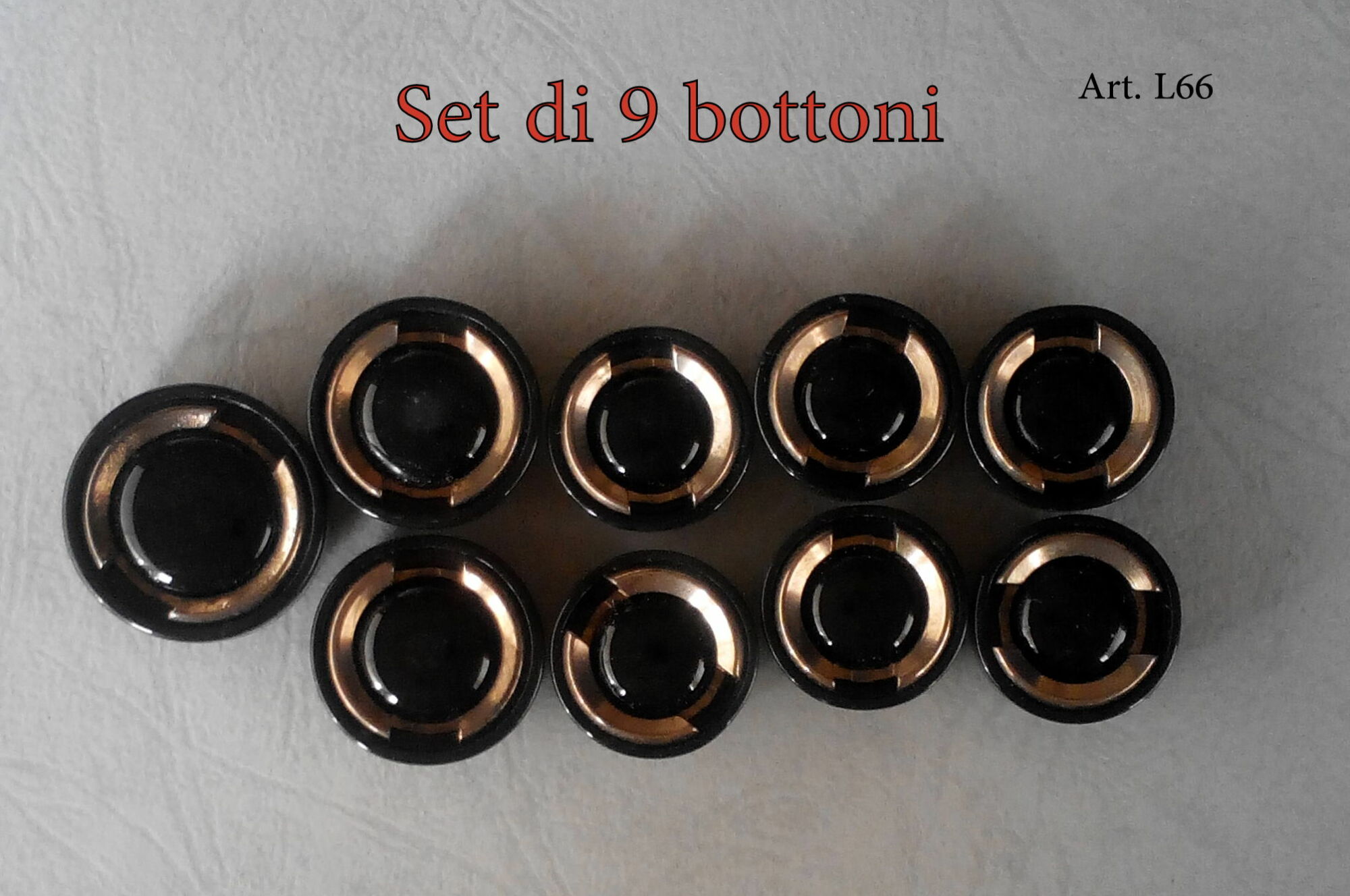 Set di 9 bottoni fine anni 60 (art. L66) - immagine 2