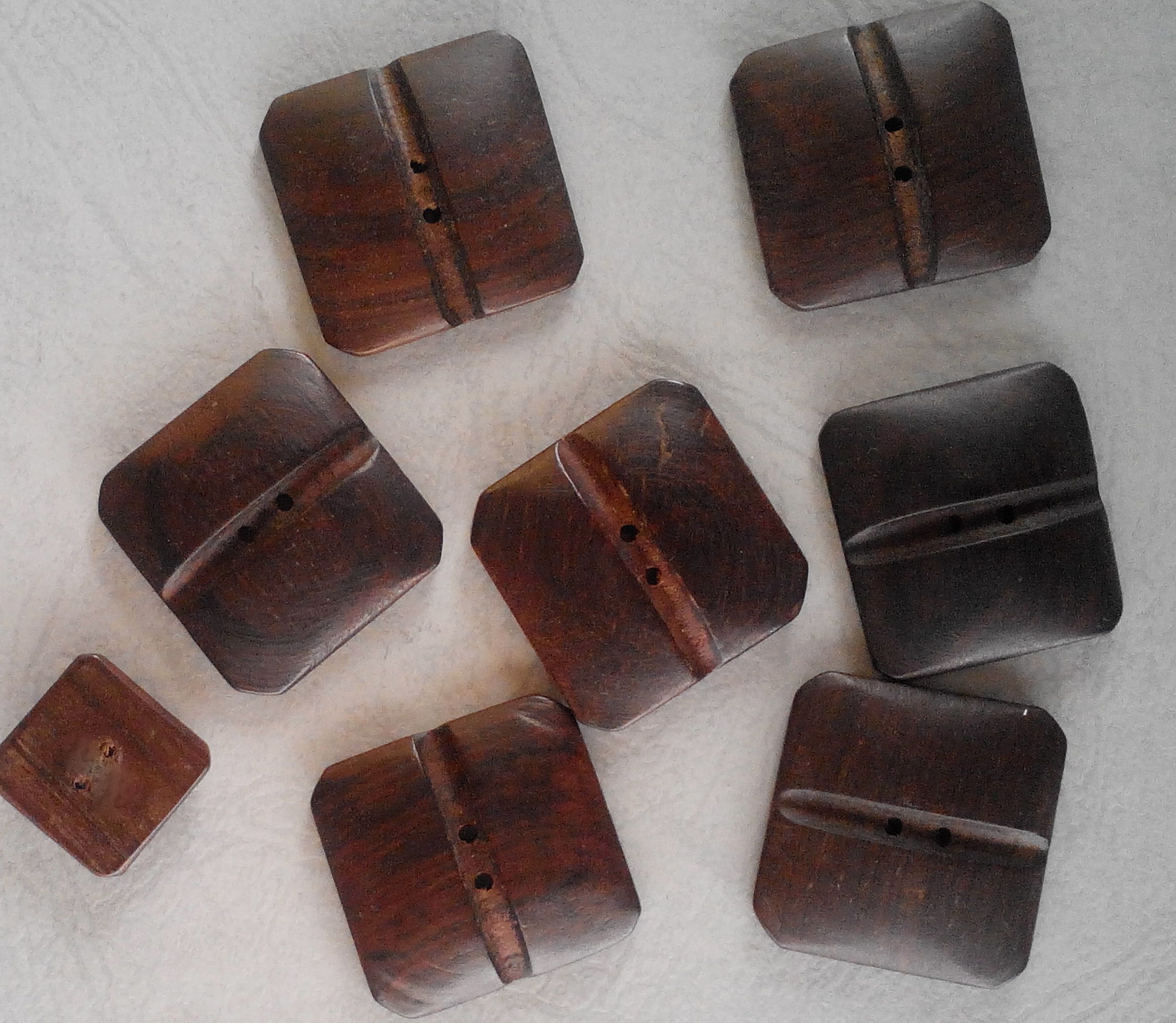 7 bellissimi bottoni in legno di fine anni 50  (art L59) - immagine 4