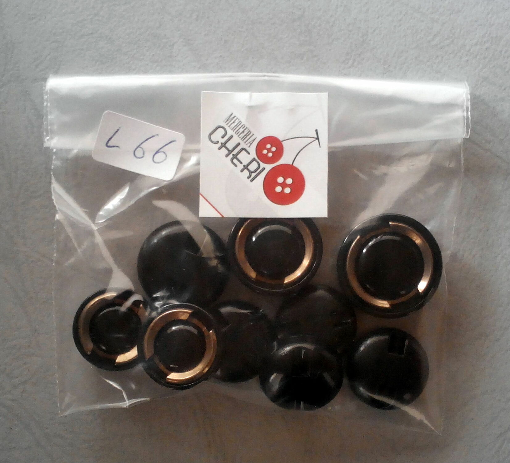 Set di 9 bottoni fine anni 60 (art. L66)