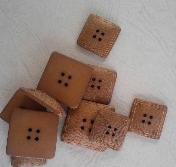 set di 10 bottoni di fine anni 50 (art L60)