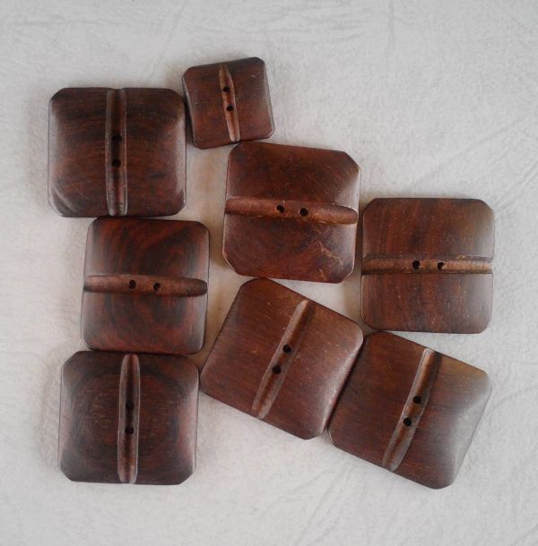 7 bellissimi bottoni in legno di fine anni 50  (art L59) - immagine 3