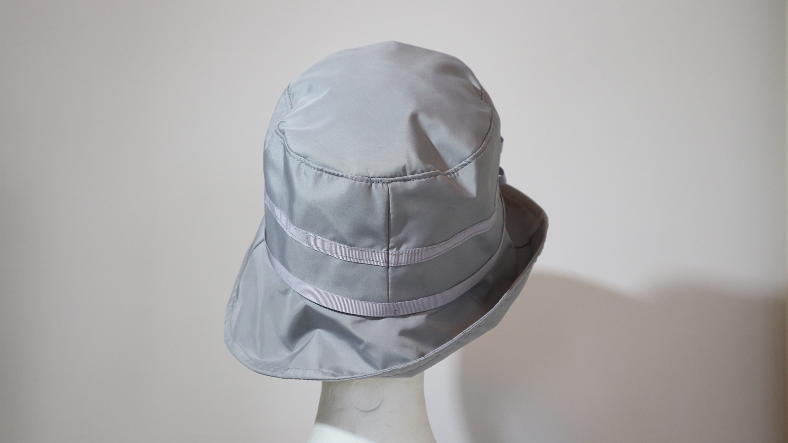 Cappello da pioggia Grigio con fiocchetti - immagine 4