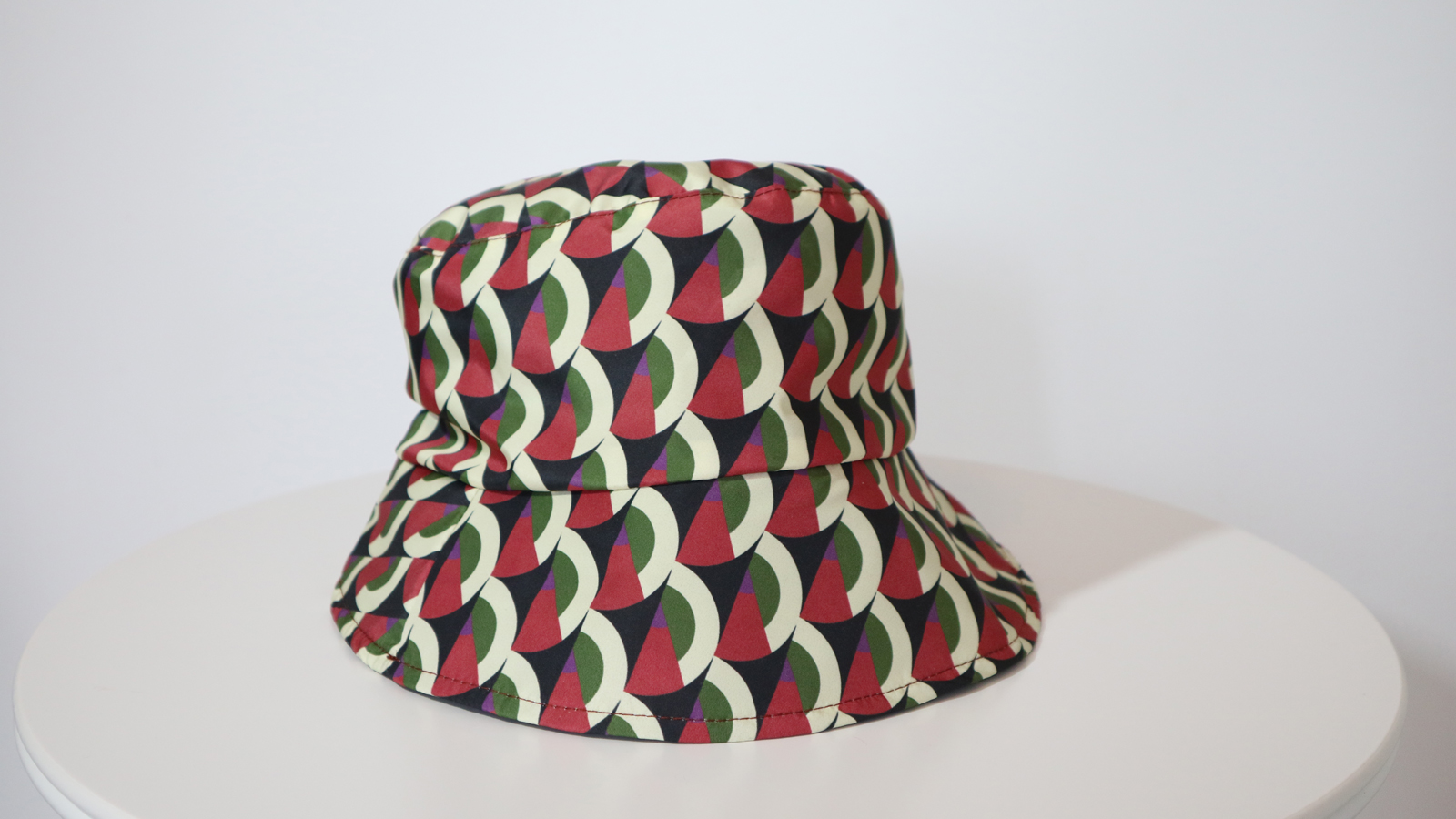 Cappello da pioggia Bordeaux a semicerchi - immagine 3