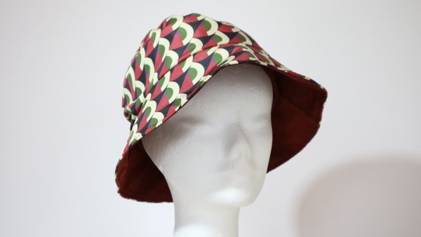 Cappello da pioggia Bordeaux a semicerchi