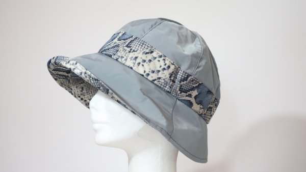Cappello da pioggia Grigio e pelle di serpente - immagine 3