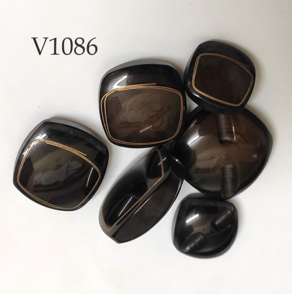 Bottone quadrato dei primi anni 70