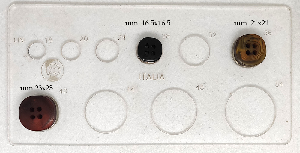 Bottone anni 60 in ABS e resina - immagine 8