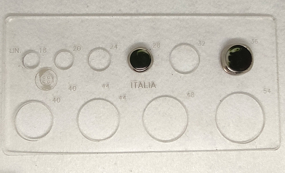 Ultimi 7 bei bottoni vintage - immagine 3
