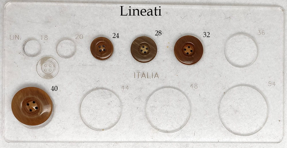 Set 22 bottoni vintage piatti a quattro fori - immagine 4