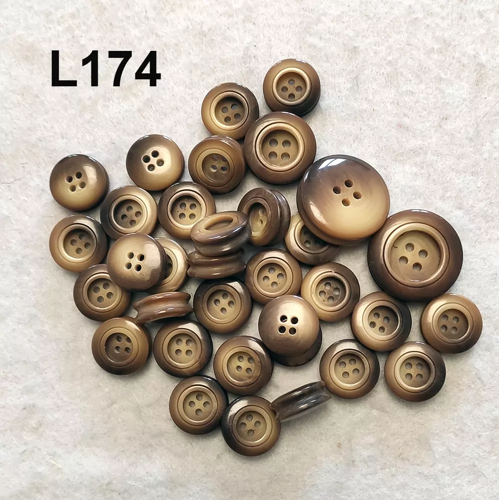 Piccolo stock di bottoni vintage degli anni 70