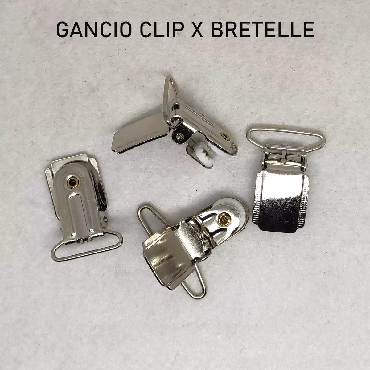 Gancio clip morsetto per bretelle
