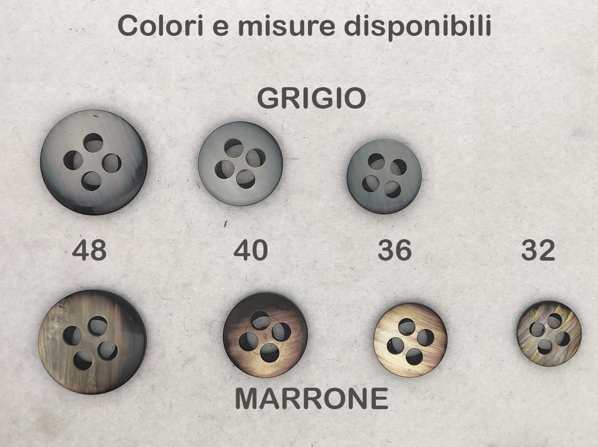 Bottone vintage piatto quattro fori - immagine 3