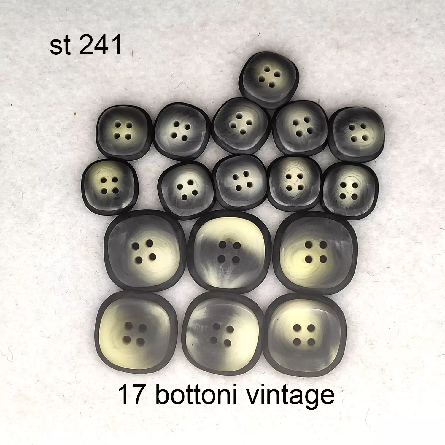 Set di 17 Bottoni quadrati vintage