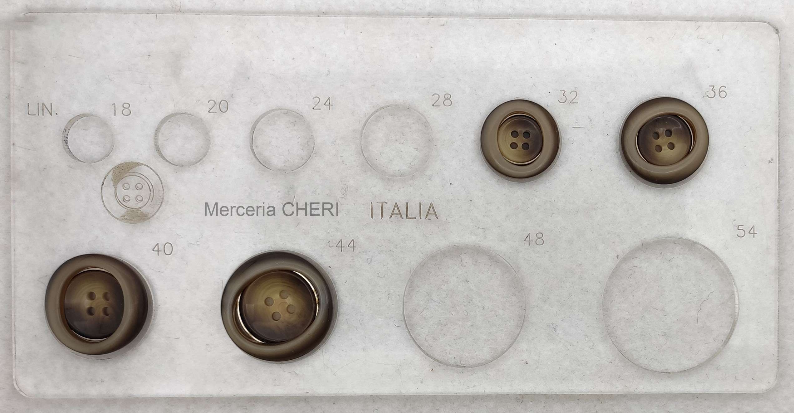 Bottone vintage a quattro fori anni 80 - immagine 4