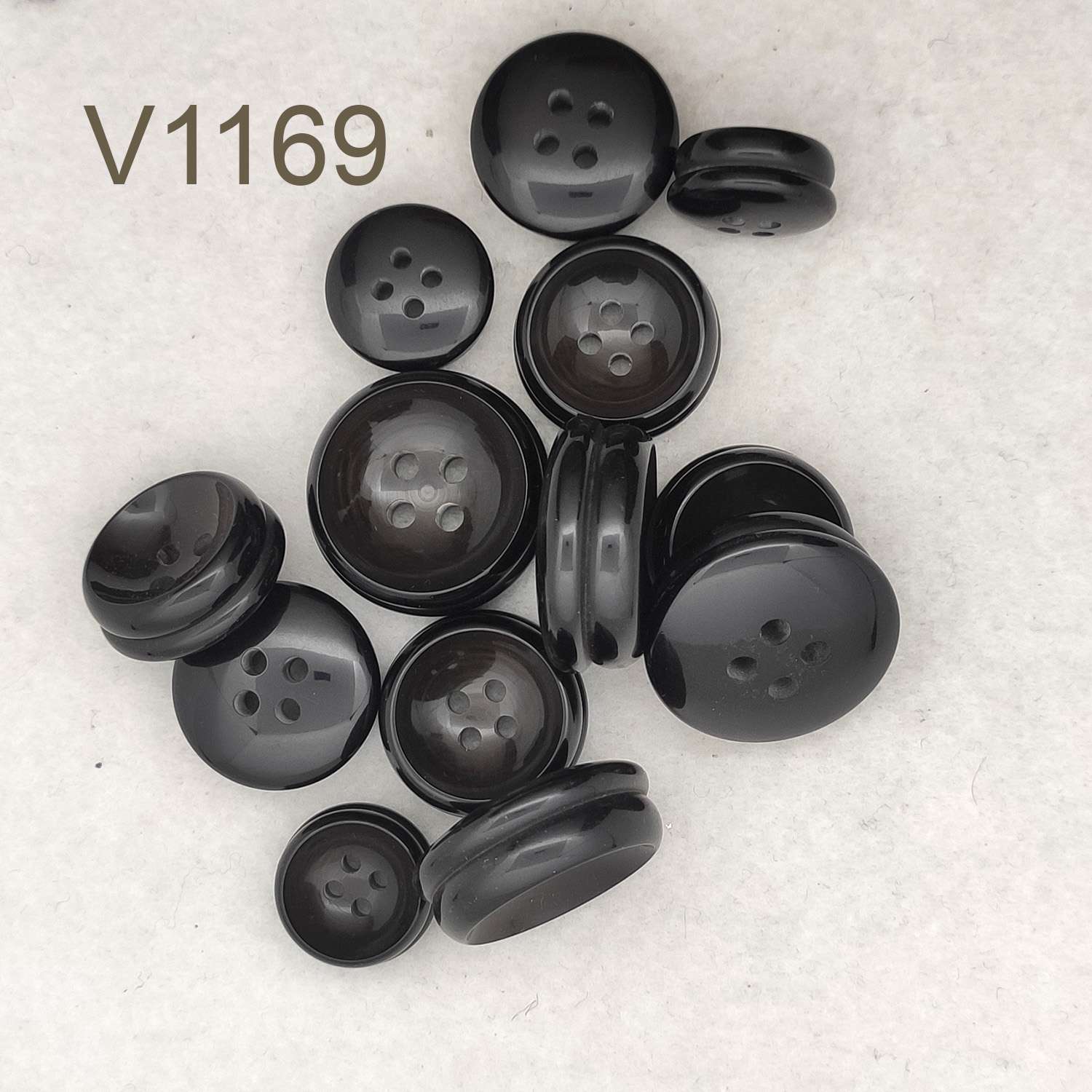 Bottone vintage a quattro fori anni 80 - immagine 3