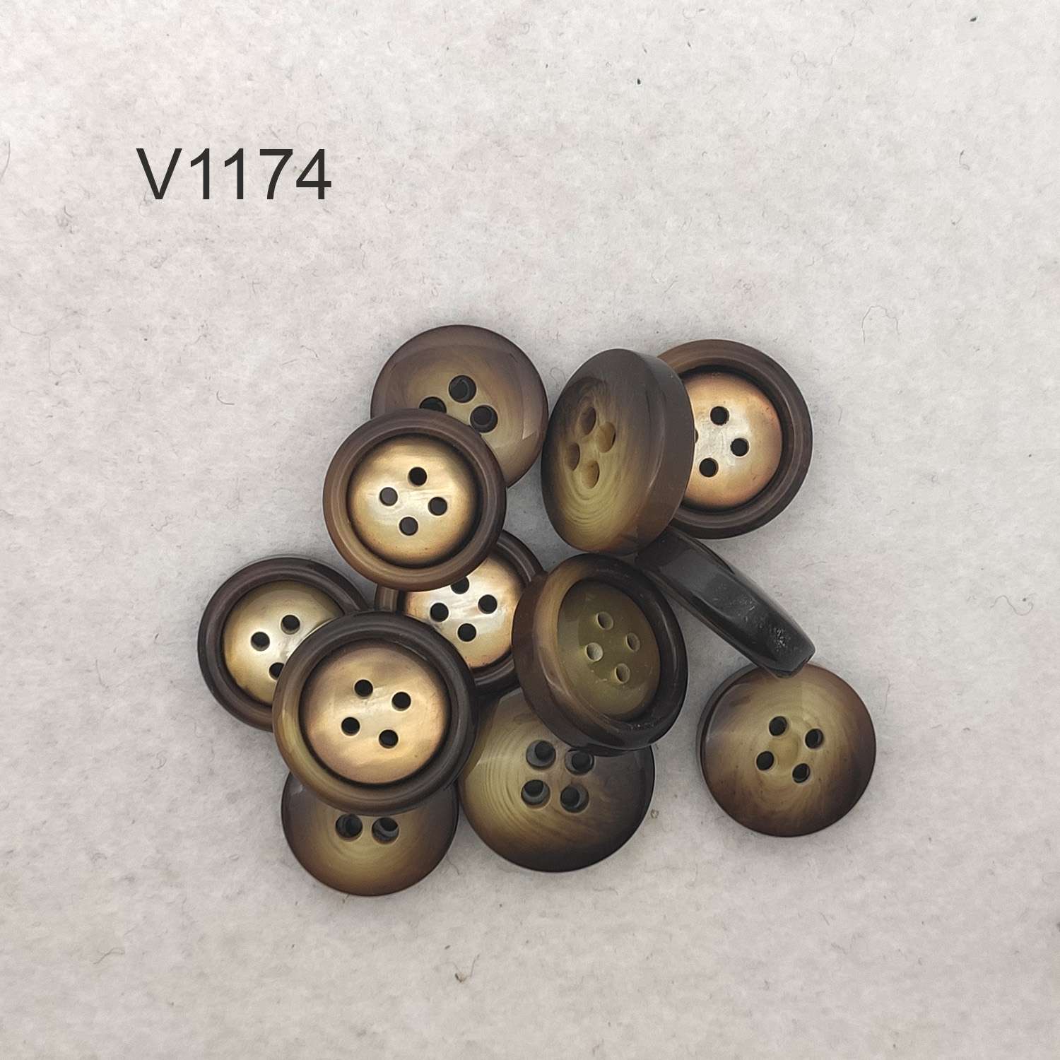 Bottone vintage a quattro fori