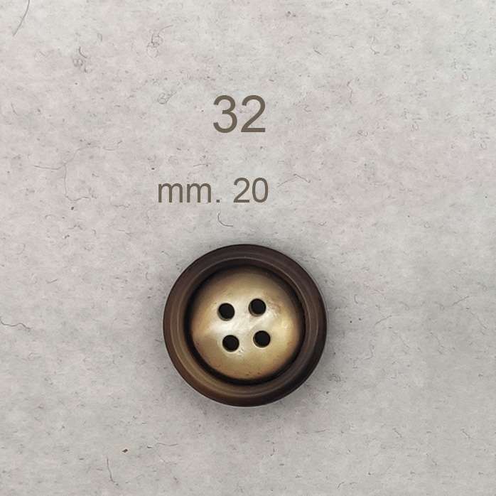 Bottone vintage a quattro fori - immagine 5