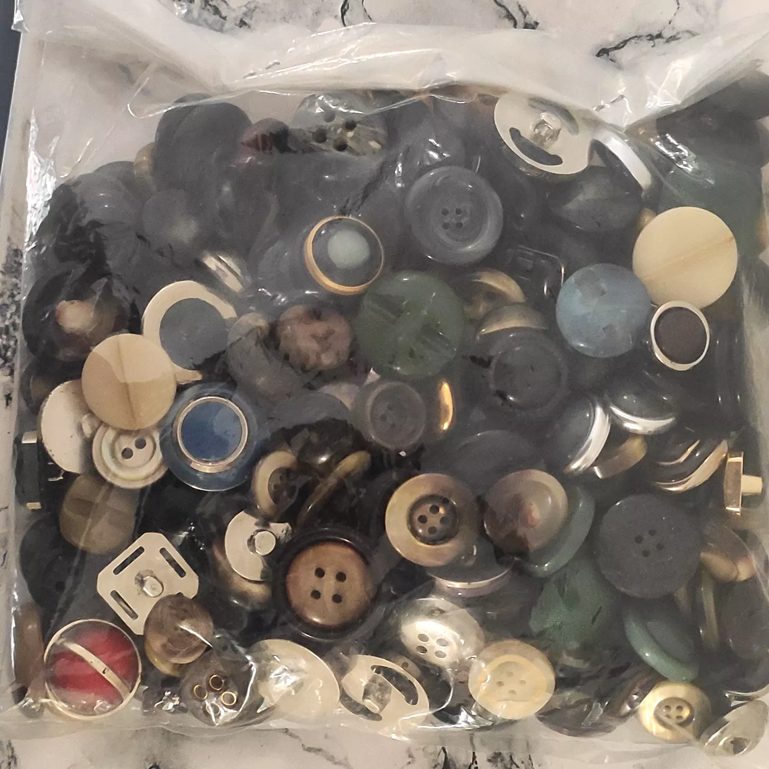 mezzo chilo di bottoni vintage anni 60/70/80 - immagine 2