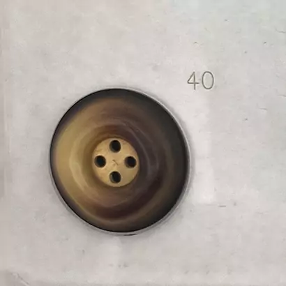 Bottone vintage a quattro fori anni 80 - immagine 7